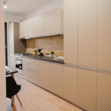 Lux Apartament Bacău エクステリア 写真